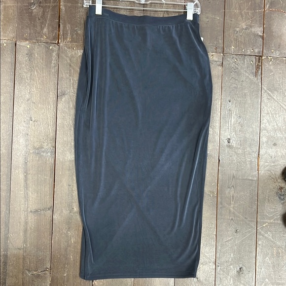 Lululemon Black Drapey Softstreme Midi Skirt. Size M. NWT